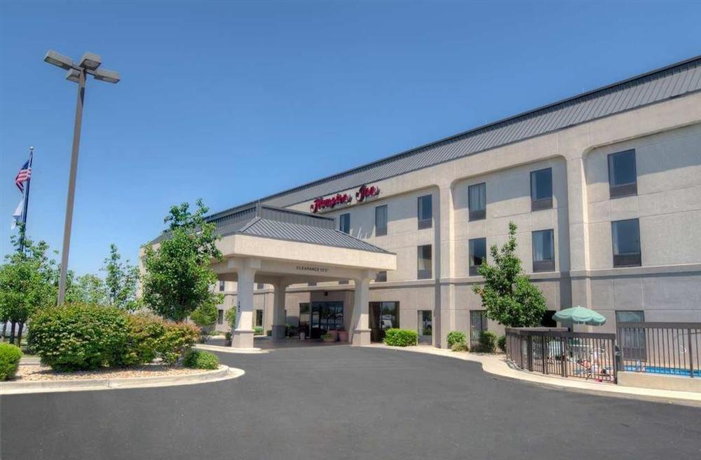 Hampton Inn Saint Robert Esterno foto