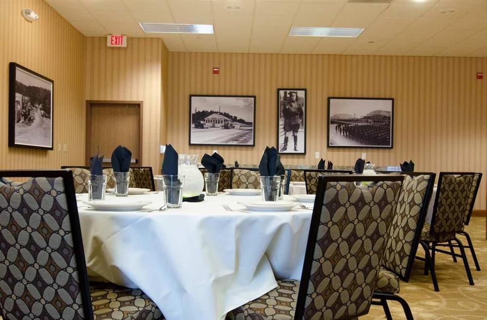 Hampton Inn Saint Robert Ristorante foto