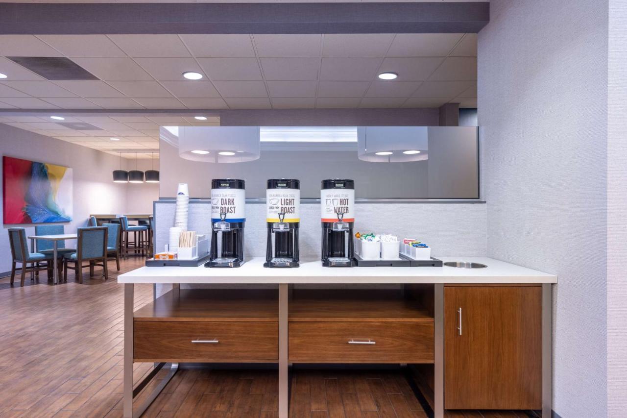 Hampton Inn Saint Robert Esterno foto